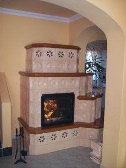 <b>Sorszám:</b> 287 <br>
<b>Méret:</b> 190 x 110 x 195 cm (szélesség x mélység x magasság)<br>
<b>Teljesítmény:</b> 17 kW<br>
<b>Csempe ára:</b> 1.060.500 Ft