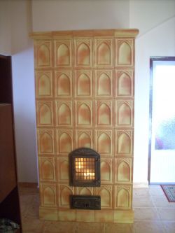 <b>Sorszám:</b> 254 <br>
<b>Méret:</b> 110 x 66 x 221 cm (szélesség x mélység x magasság)<br>
<b>Teljesítmény:</b> 140 lm3<br>
<b>Csempe ára:</b> 1.357.200 Ft