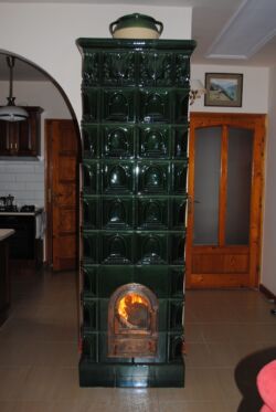 <b>Sorszám:</b> 277 <br>
<b>Méret:</b> 66 x 55 x 221 cm (szélesség x mélység x magasság)<br>
<b>Teljesítmény:</b> 90 lm3<br>
<b>Csempe ára:</b> 592.800 Ft