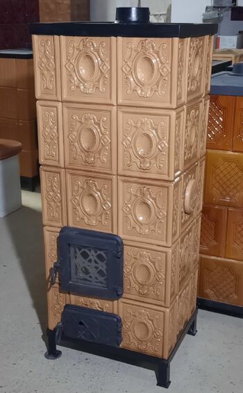 <b>Méret:</b> 54 x 43 x 135 cm (szélesség x mélység x magasság)<br>
<b>Teljesítmény:</b> 60 lm3<br>
<b>Ára:</b> 530.000 Ft<br>